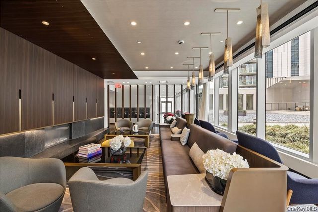 133-27 39th Avenue 11S, Flushing, NY 11354