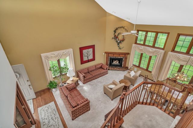 6725 Pondview Drive, Tinley Park, IL 60477