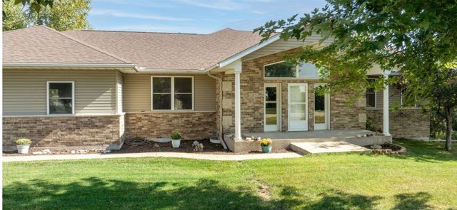 1253 Hillview Court NE, Swisher, IA 52338