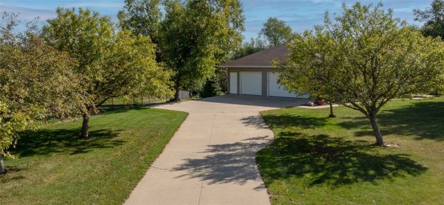 1253 Hillview Court NE, Swisher, IA 52338