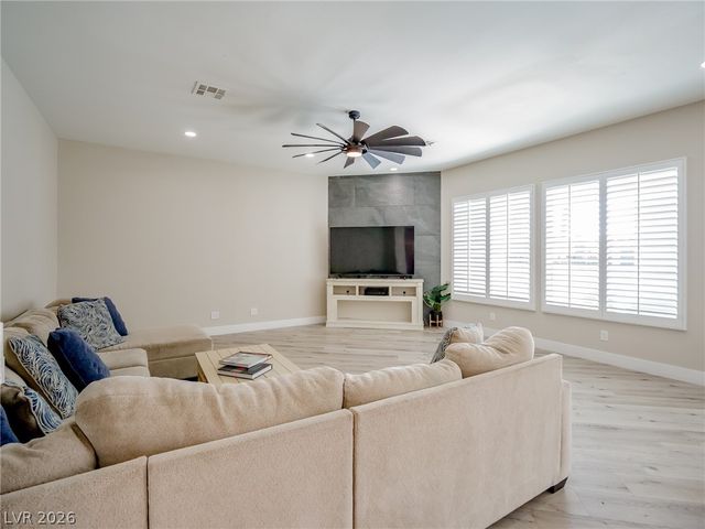 1740 Oval Circle, Las Vegas, NV 89117