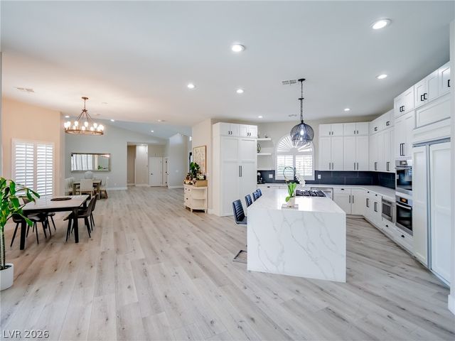 1740 Oval Circle, Las Vegas, NV 89117