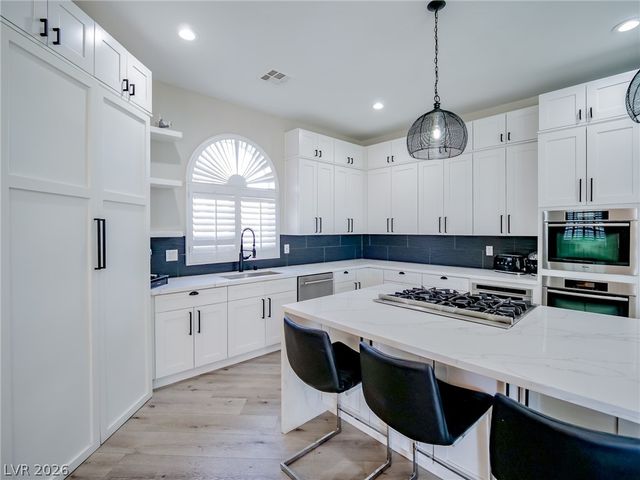 1740 Oval Circle, Las Vegas, NV 89117