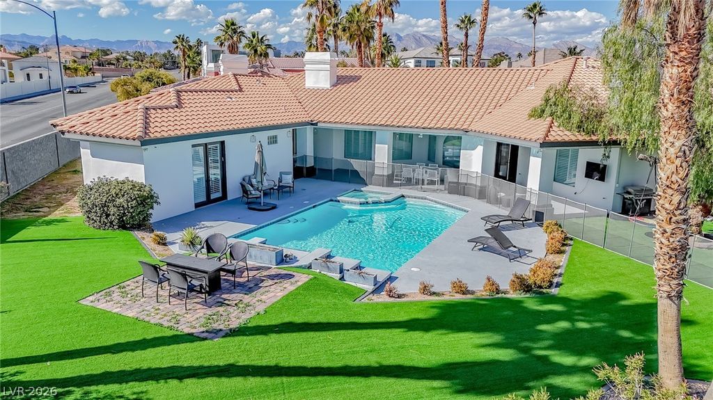 1740 Oval Circle, Las Vegas, NV 89117