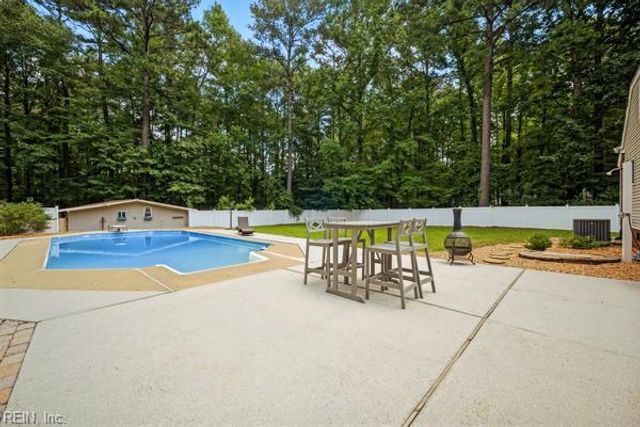 1028 Pleasant Ridge DR, Chesapeake, VA 23322