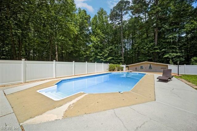 1028 Pleasant Ridge DR, Chesapeake, VA 23322