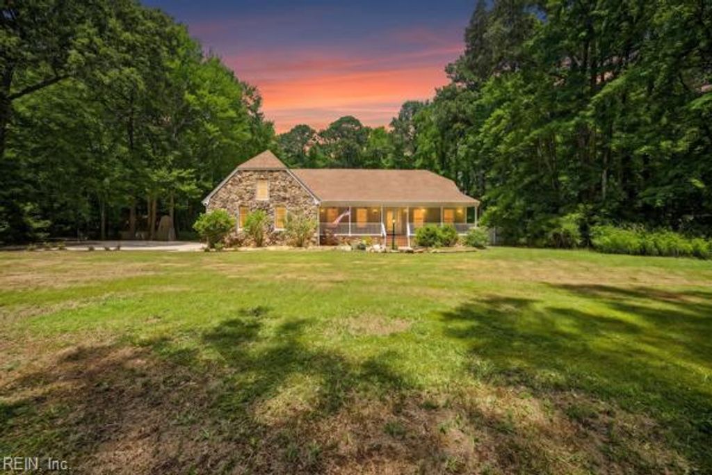 1028 Pleasant Ridge DR, Chesapeake, VA 23322