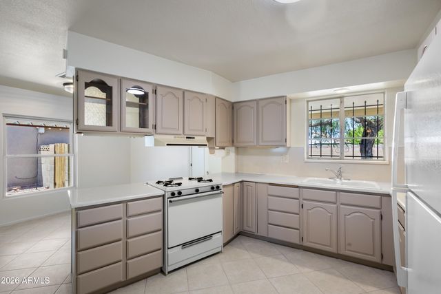 5742 N 12TH Place, Phoenix, AZ 85014