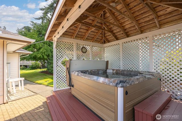 911 E Pacificview Drive, Bellingham, WA 98229