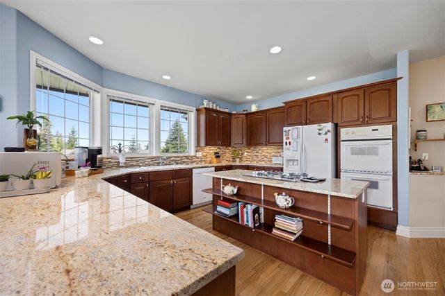 911 E Pacificview Drive, Bellingham, WA 98229