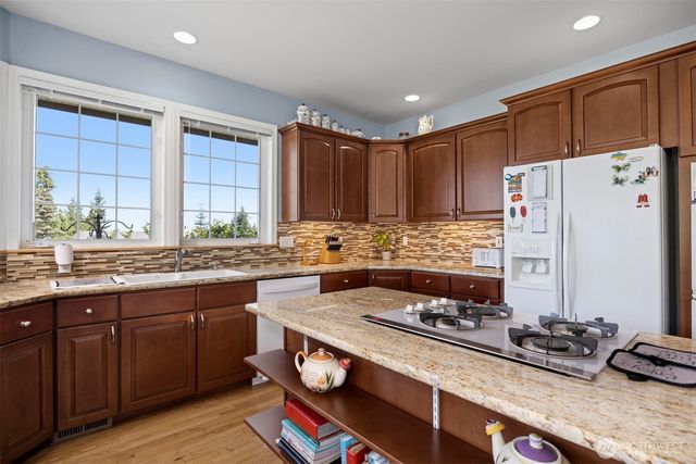 911 E Pacificview Drive, Bellingham, WA 98229