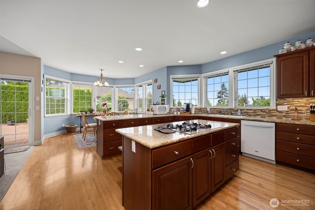 911 E Pacificview Drive, Bellingham, WA 98229