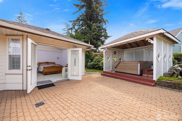 911 E Pacificview Drive, Bellingham, WA 98229