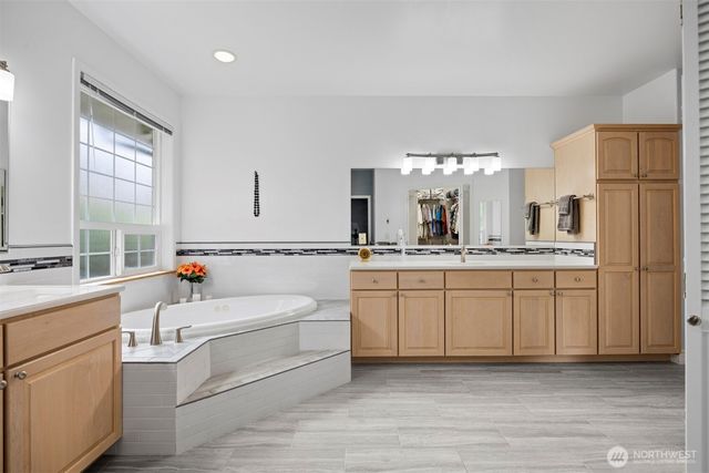 911 E Pacificview Drive, Bellingham, WA 98229