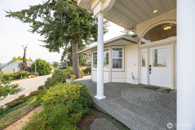 911 E Pacificview Drive, Bellingham, WA 98229
