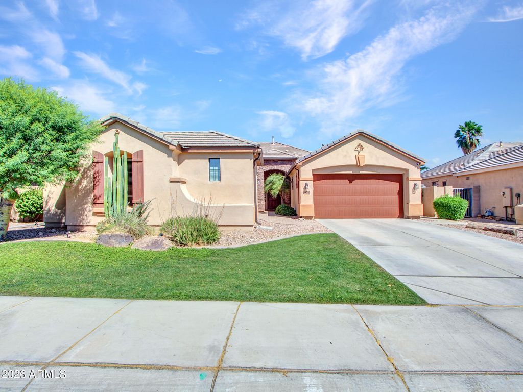 Image 1 of property listing at 15430 W SELLS Drive, Goodyear, AZ 85395
