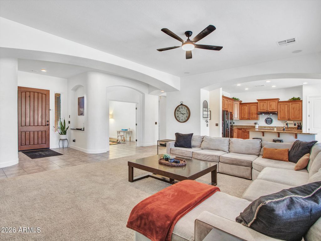 Image 11 of property listing at 15430 W SELLS Drive, Goodyear, AZ 85395