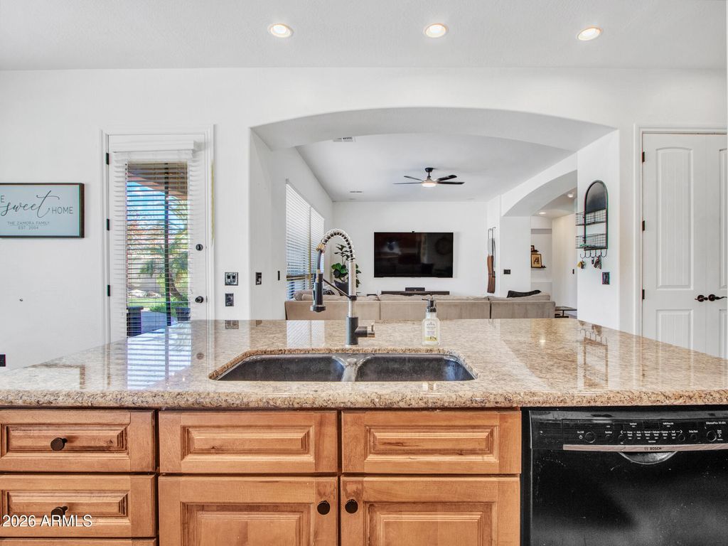 Image 19 of property listing at 15430 W SELLS Drive, Goodyear, AZ 85395