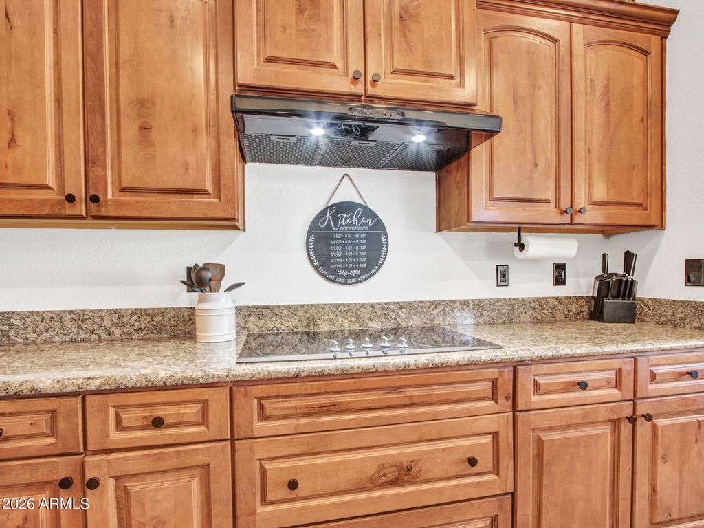 Image 20 of property listing at 15430 W SELLS Drive, Goodyear, AZ 85395