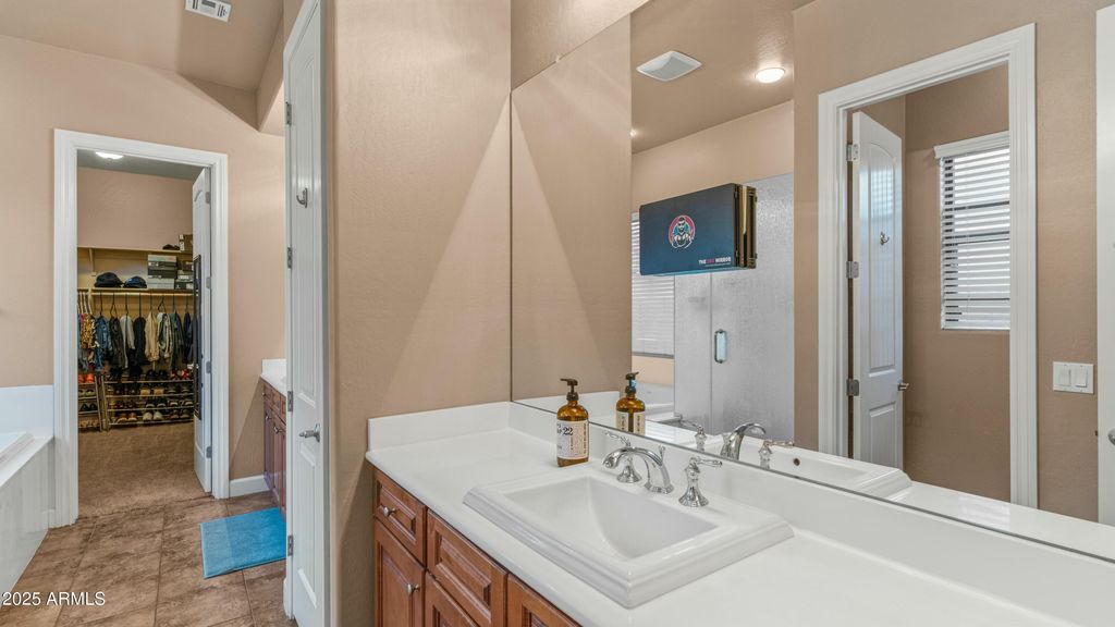 Image 26 of property listing at 15430 W SELLS Drive, Goodyear, AZ 85395