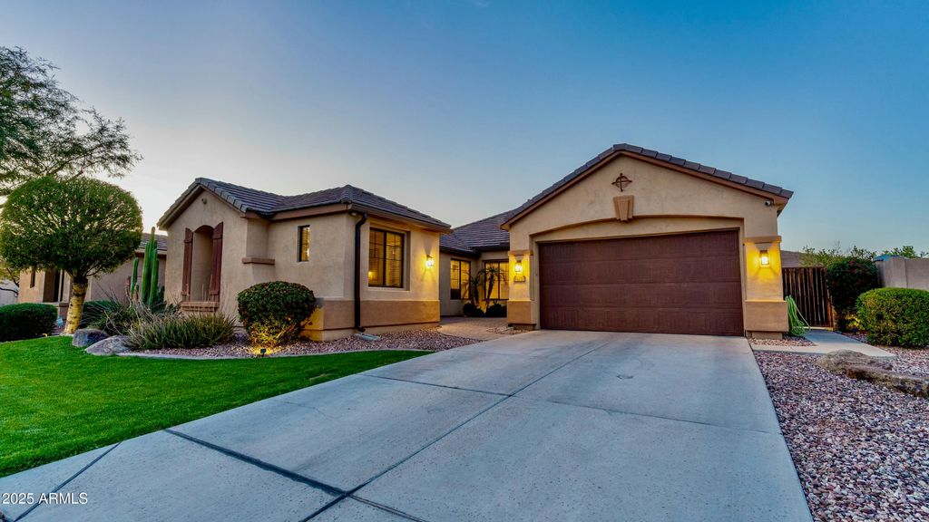 Image 59 of property listing at 15430 W SELLS Drive, Goodyear, AZ 85395