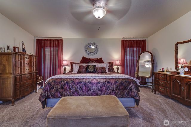 24028 Vinland Terrace NW, Poulsbo, WA 98370