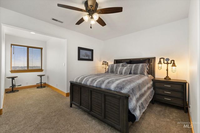 24746 Star Crest Ct, Middleton, ID 83644