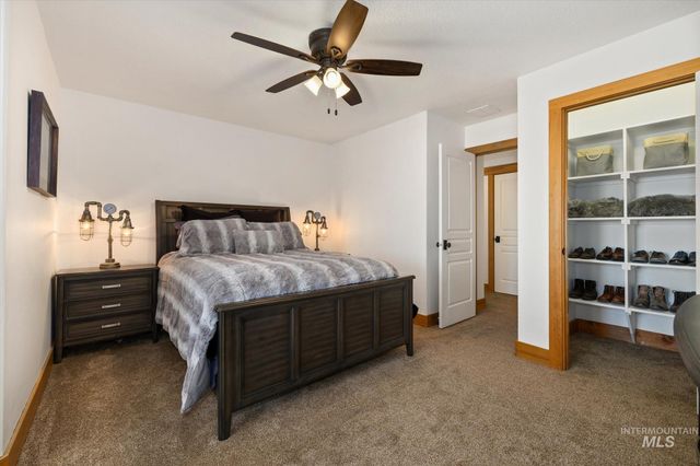 24746 Star Crest Ct, Middleton, ID 83644