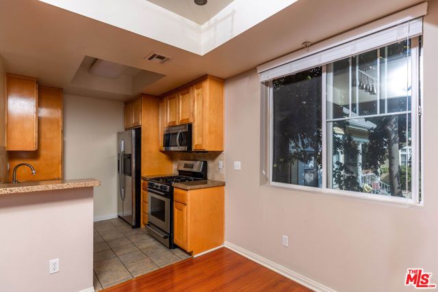 1239 W 30th Street, Los Angeles, CA 90007