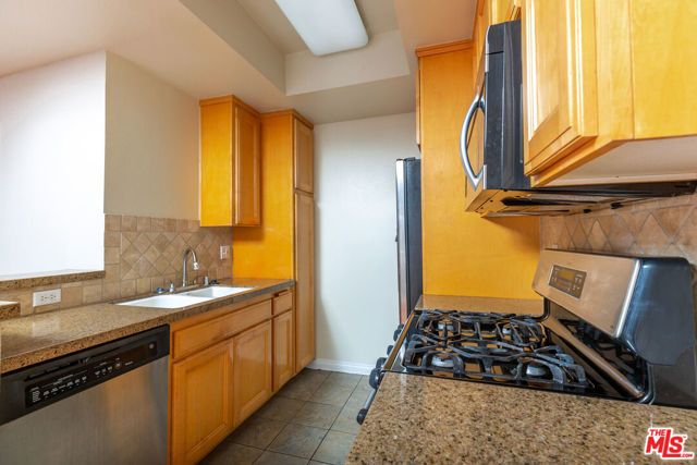 1239 W 30th Street, Los Angeles, CA 90007