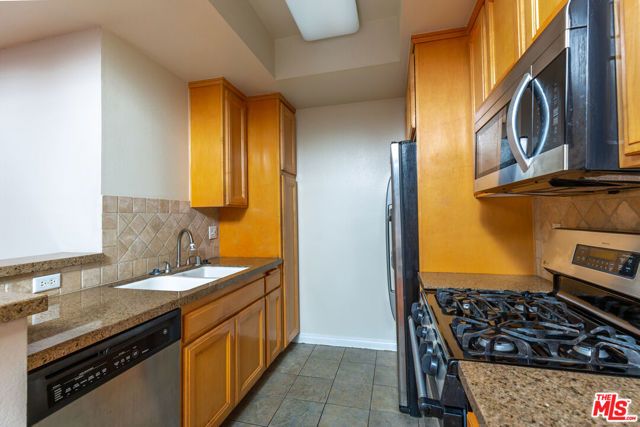 1239 W 30th Street, Los Angeles, CA 90007