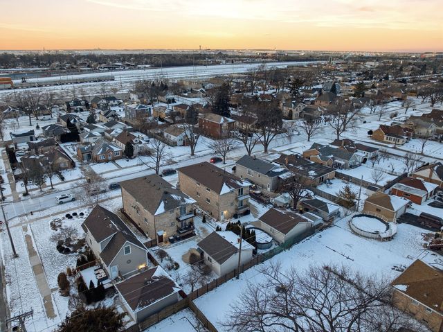 4311 N Grace Street 2, Schiller Park, IL 60176