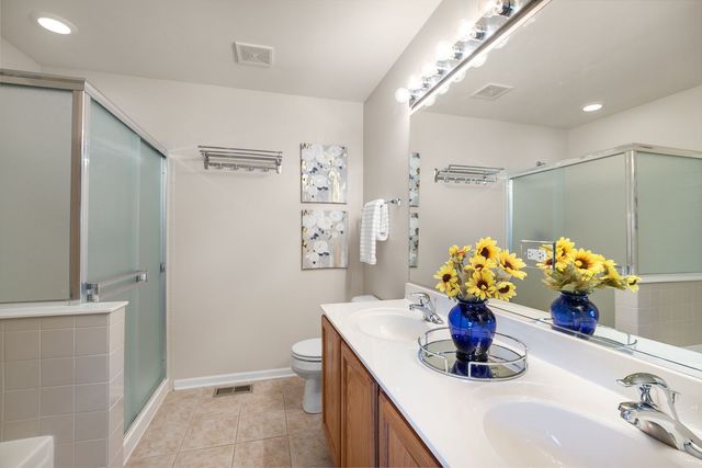 1319 W Crane View Court, Round Lake, IL 60073