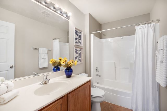 1319 W Crane View Court, Round Lake, IL 60073