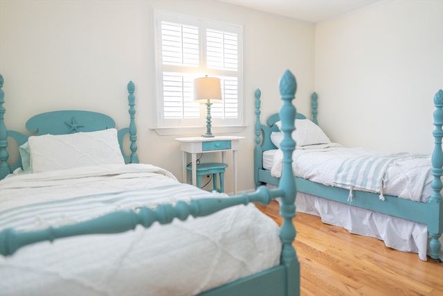 154 Bayridge Dr, Dennis, MA 02660