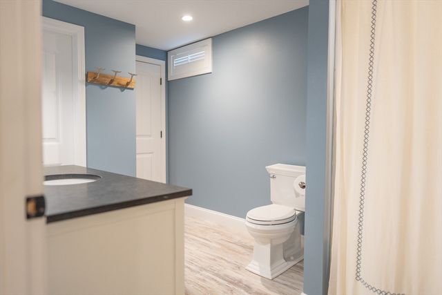 154 Bayridge Dr, Dennis, MA 02660