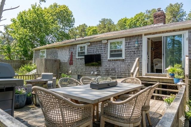 154 Bayridge Dr, Dennis, MA 02660