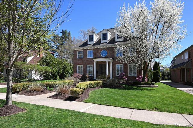 364 Chesterfield Avenue, Birmingham, MI 48009