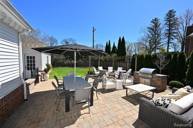 364 Chesterfield Avenue, Birmingham, MI 48009