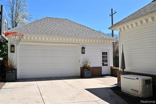 364 Chesterfield Avenue, Birmingham, MI 48009