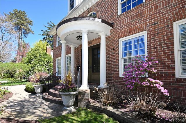 364 Chesterfield Avenue, Birmingham, MI 48009