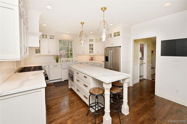 364 Chesterfield Avenue, Birmingham, MI 48009
