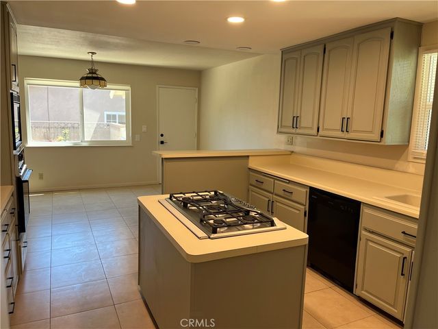 1528 N 1st Avenue, Upland, CA 91786