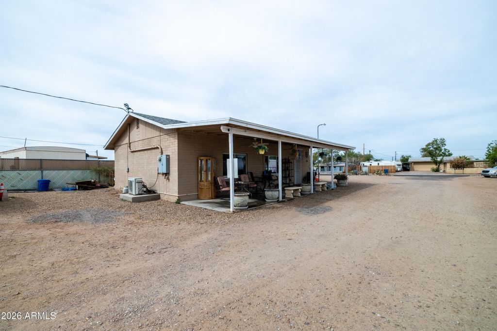 Image 5 of property listing at 317 N SAGUARO Drive, Apache Junction, AZ 85120