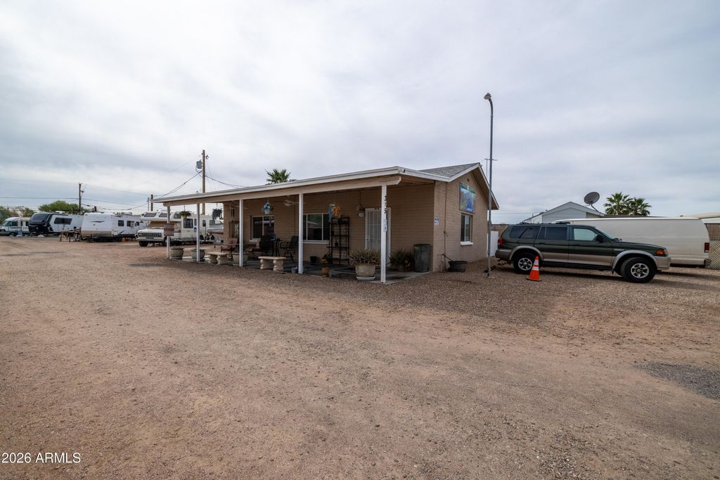 Image 6 of property listing at 317 N SAGUARO Drive, Apache Junction, AZ 85120