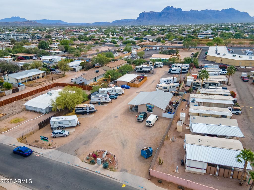Image 7 of property listing at 317 N SAGUARO Drive, Apache Junction, AZ 85120