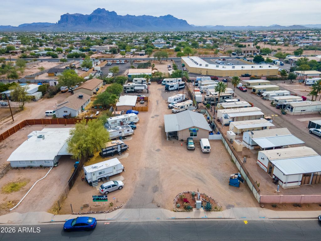 Image 8 of property listing at 317 N SAGUARO Drive, Apache Junction, AZ 85120