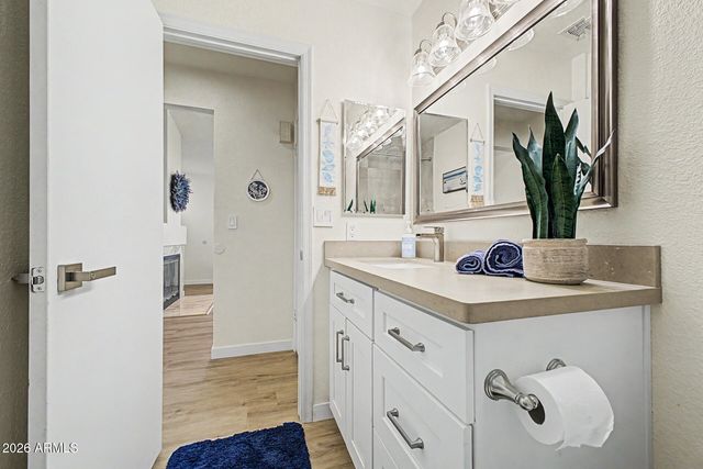 4711 E PIEDMONT Road, Phoenix, AZ 85044