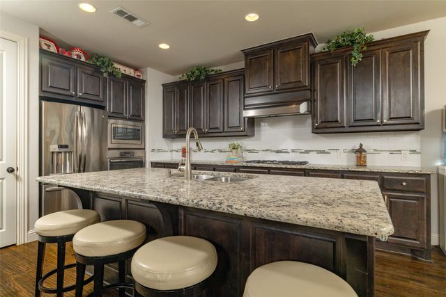 955 Champions Way, Roanoke, TX 76262