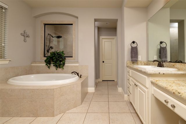 955 Champions Way, Roanoke, TX 76262